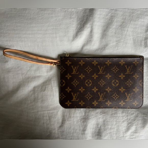 Louis Vuitton Monogram Neverfull
Pouch, NEW, 100% authentic, beige Interior - Picture 2 of 14